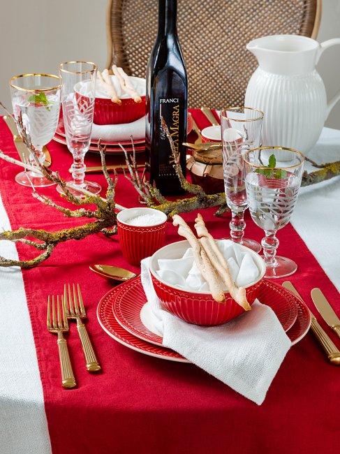 GreenGate Alice Red Dinnerware set 4-parts - Click Image to Close